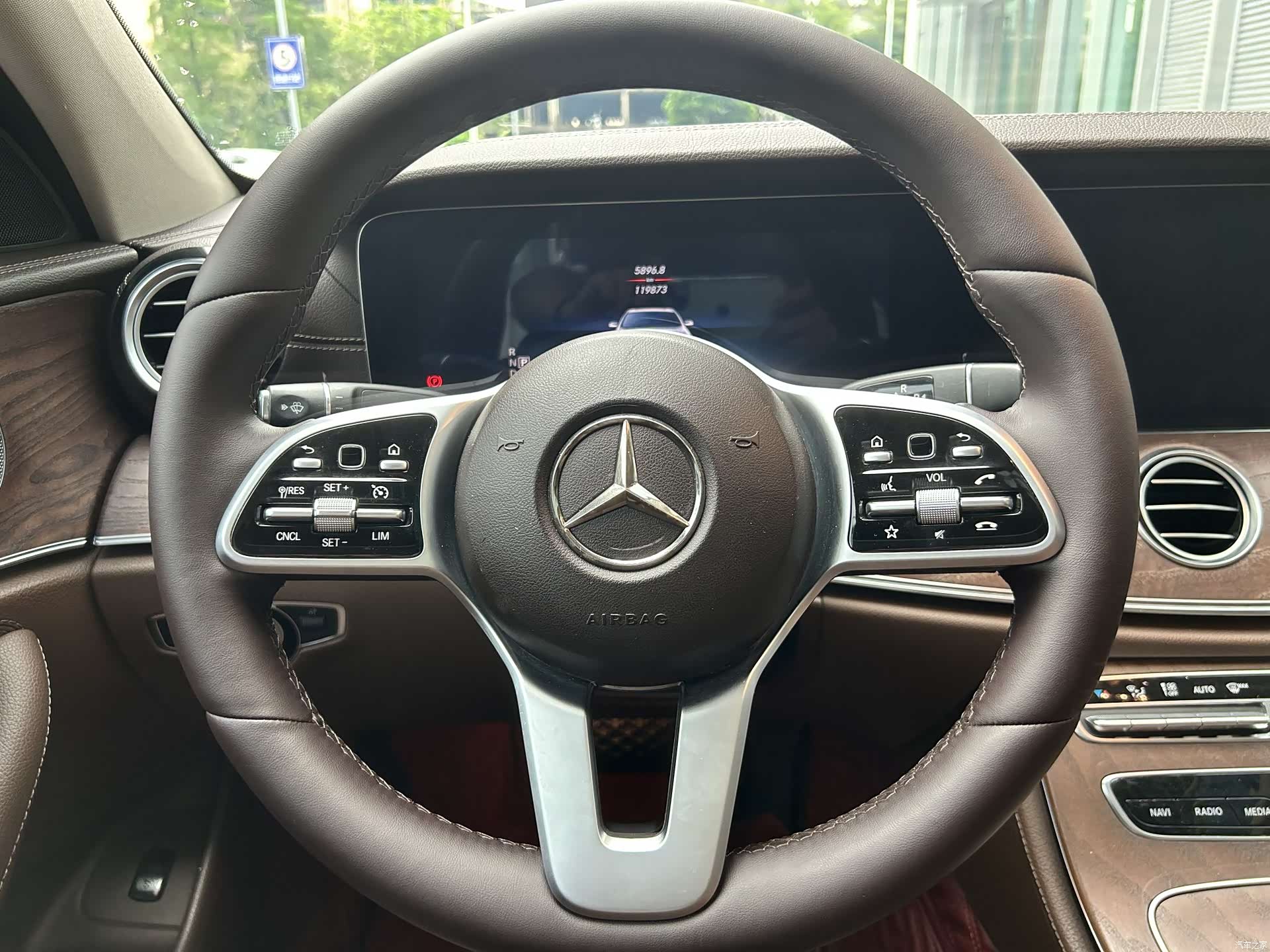 Mercedes-Benz E-Class, 2020 11