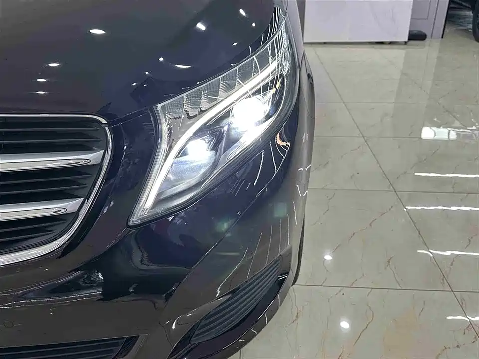 Mercedes-Benz V-class