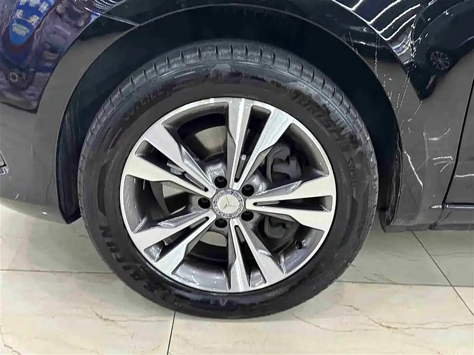 Mercedes-Benz V-class