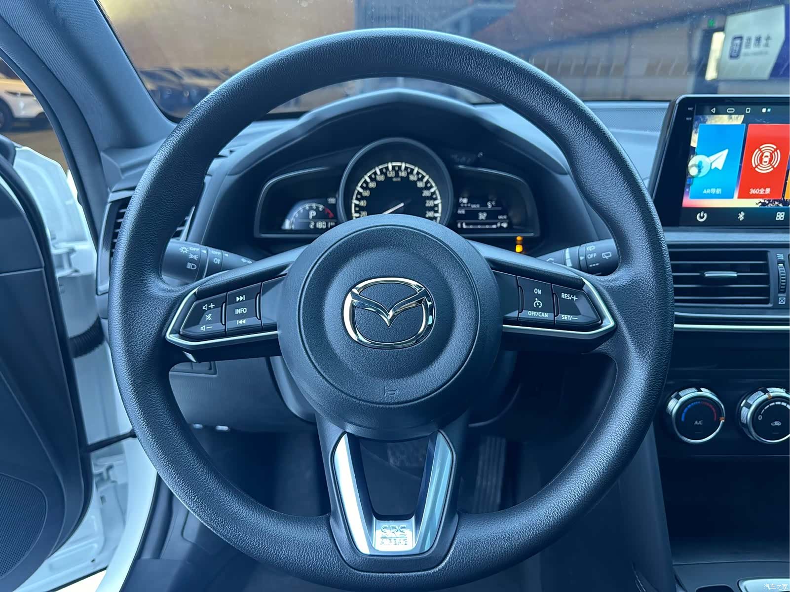 Mazda CX-4, 2023 21