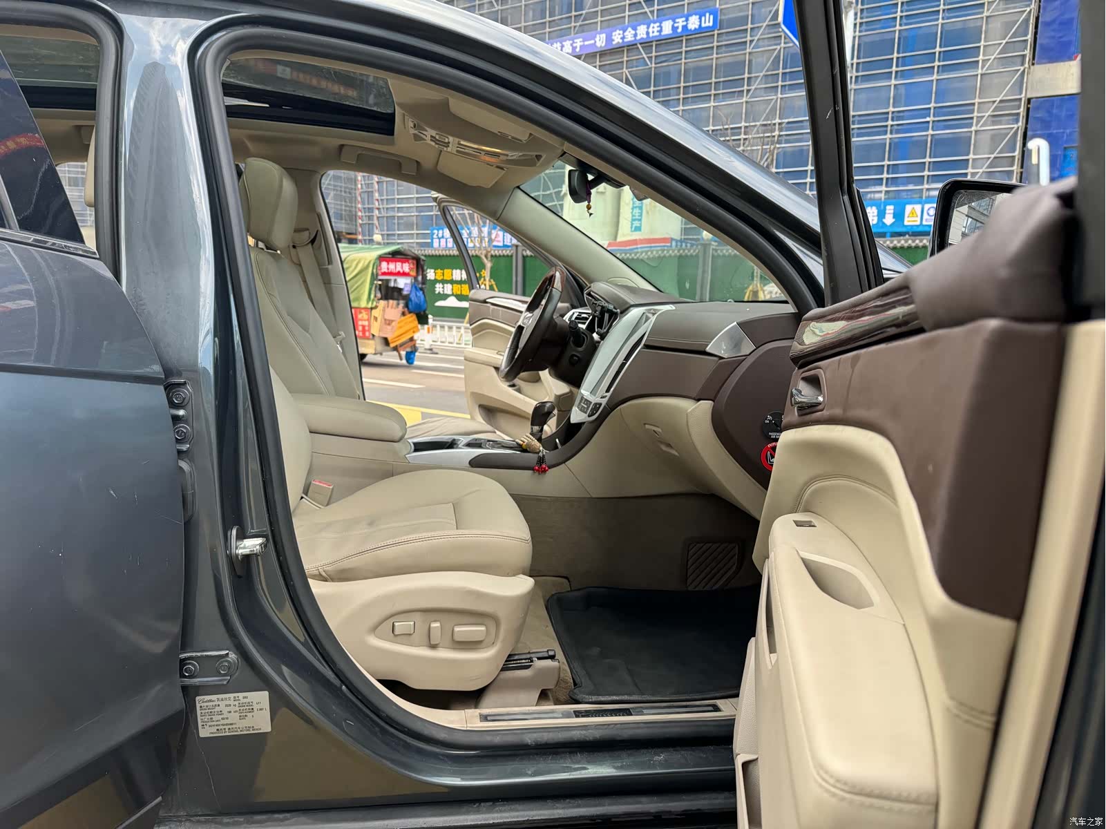 Cadillac SRX, 2010 12
