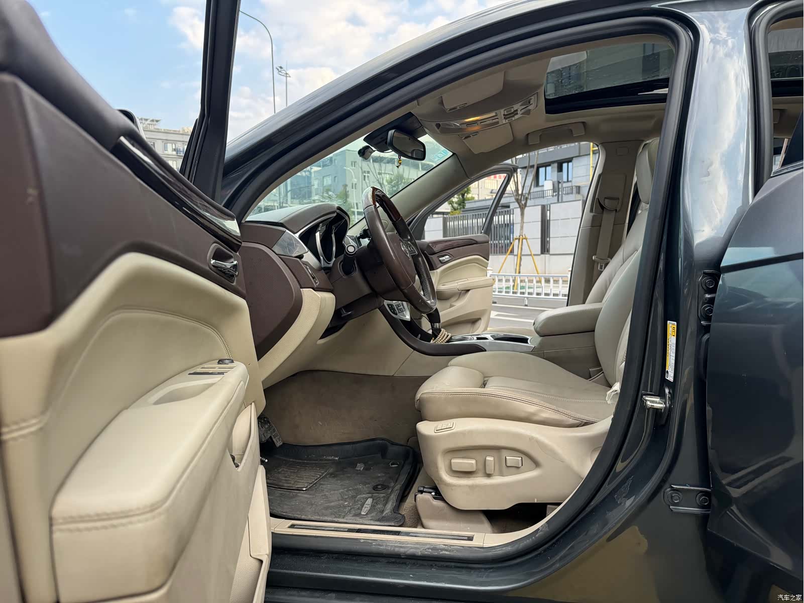 Cadillac SRX, 2010 10