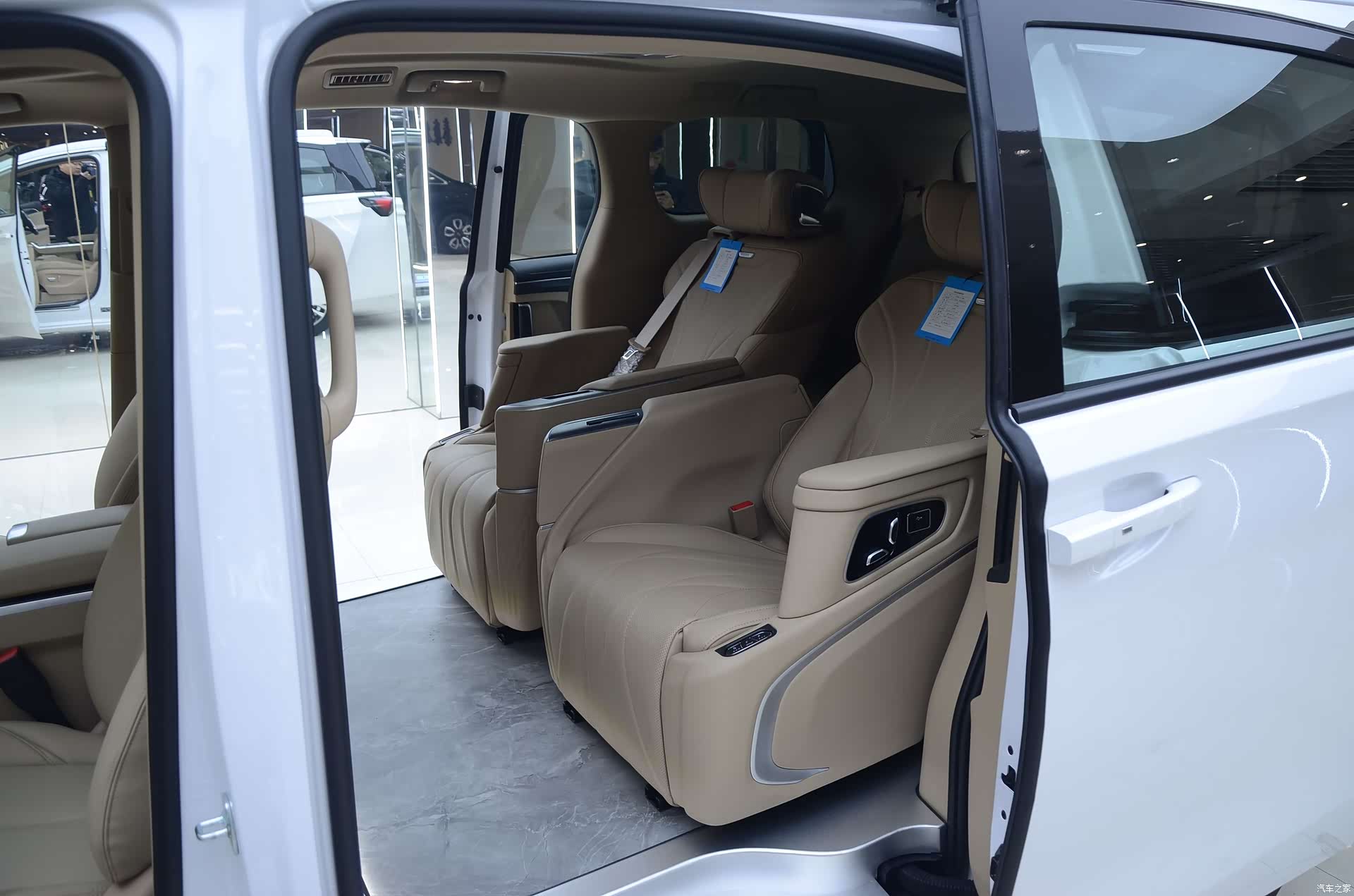 Buick GL8, 2026 все фото