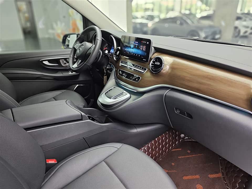 Mercedes-Benz V-class