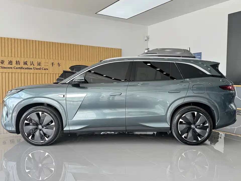 BYD Tang L