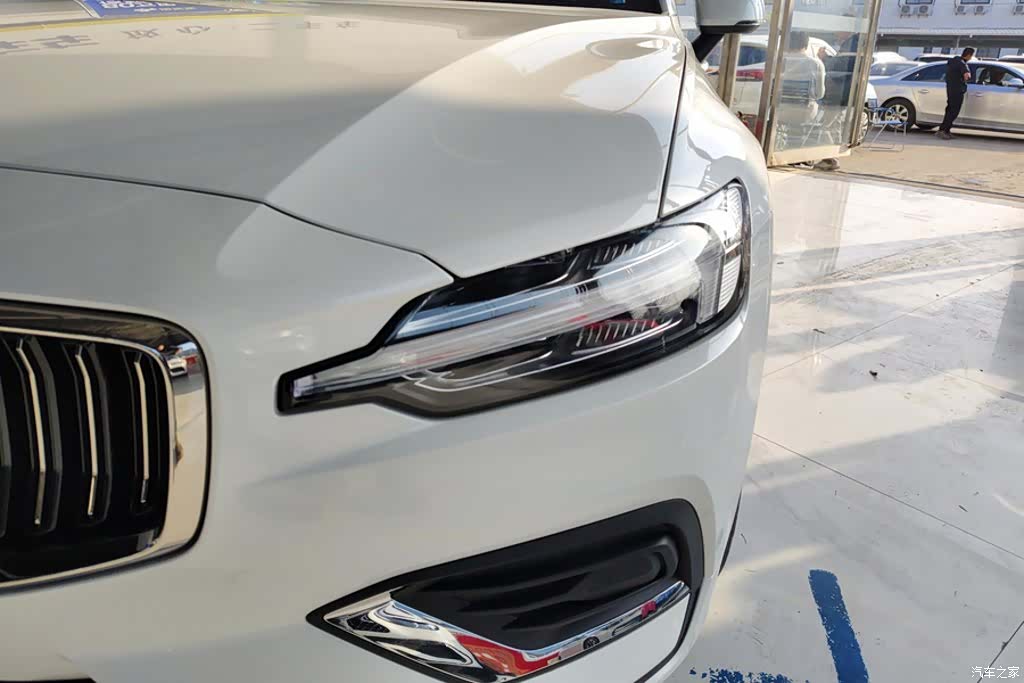 Volvo S60, 2026 все фото