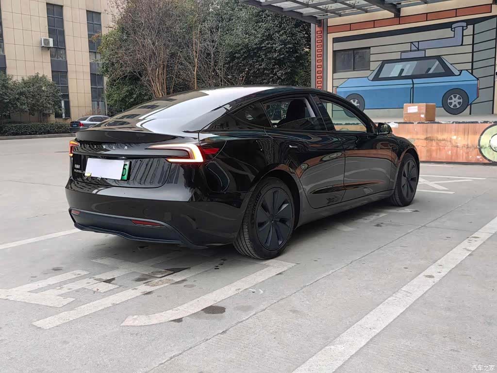Tesla Model 3, 2024 17