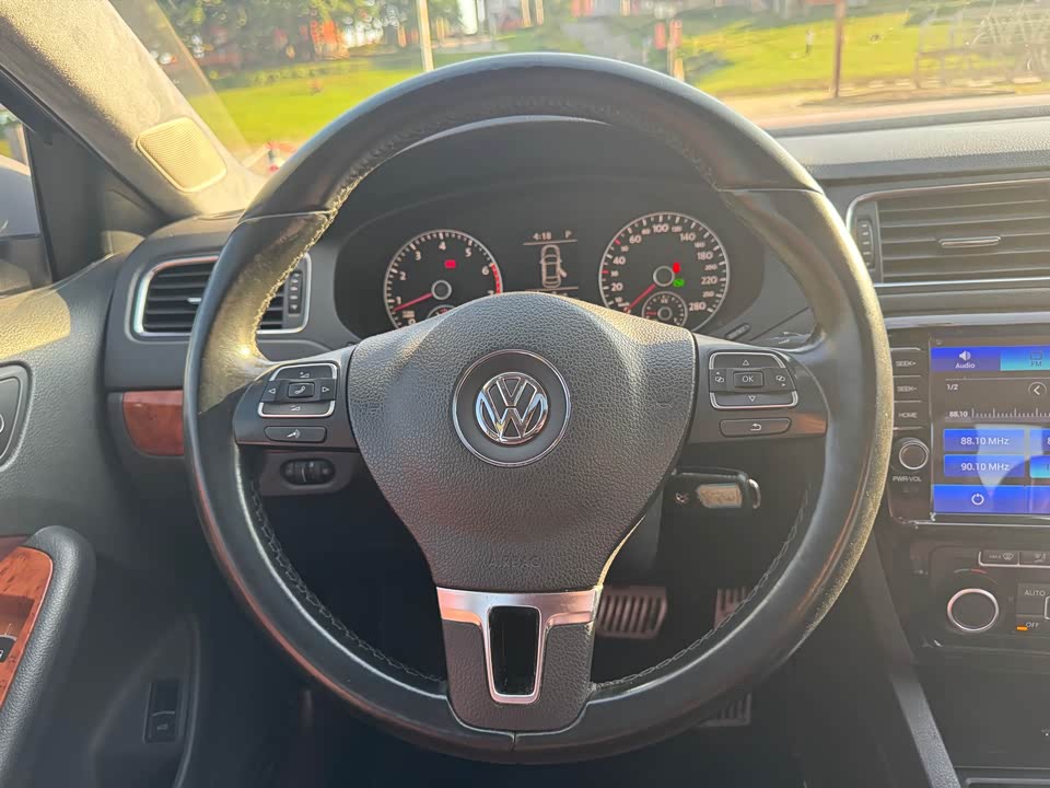 Volkswagen Sagitar