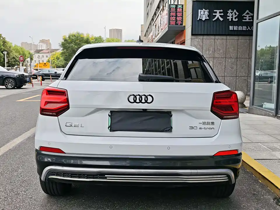 Audi Q2L