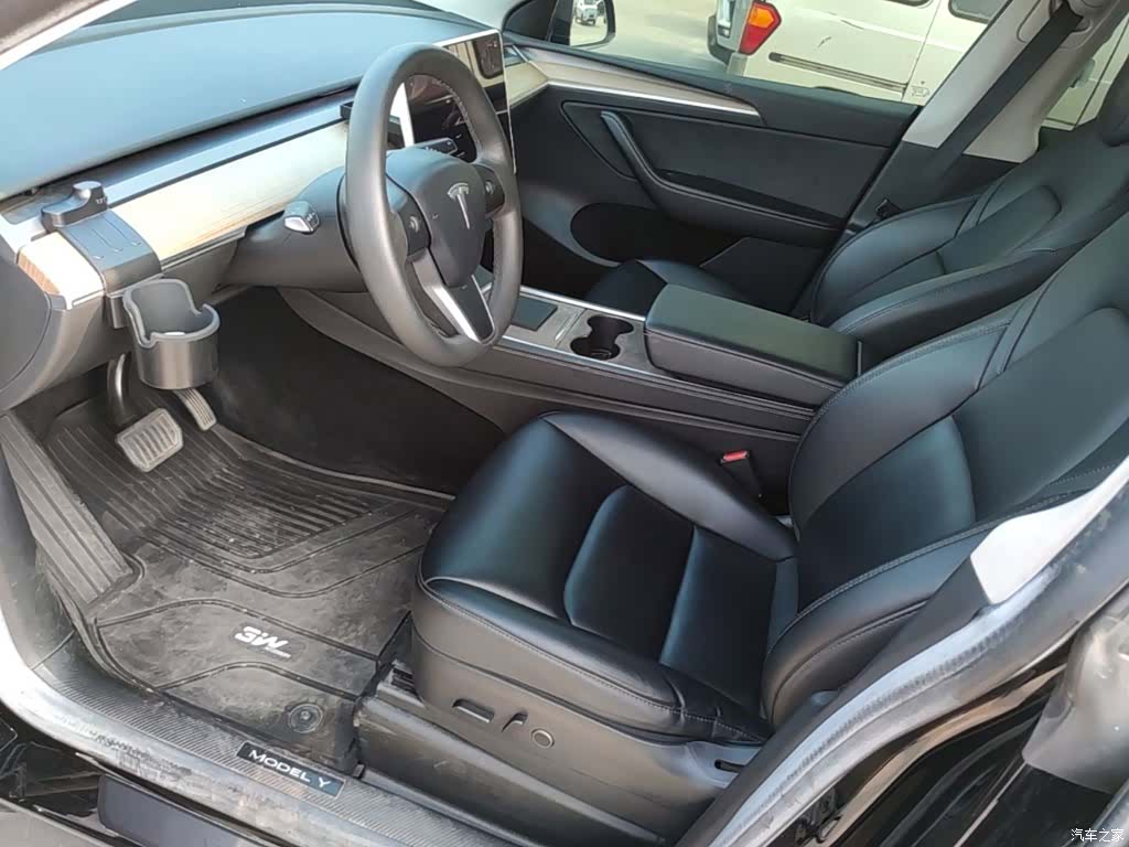 Tesla Model Y, 2022 15