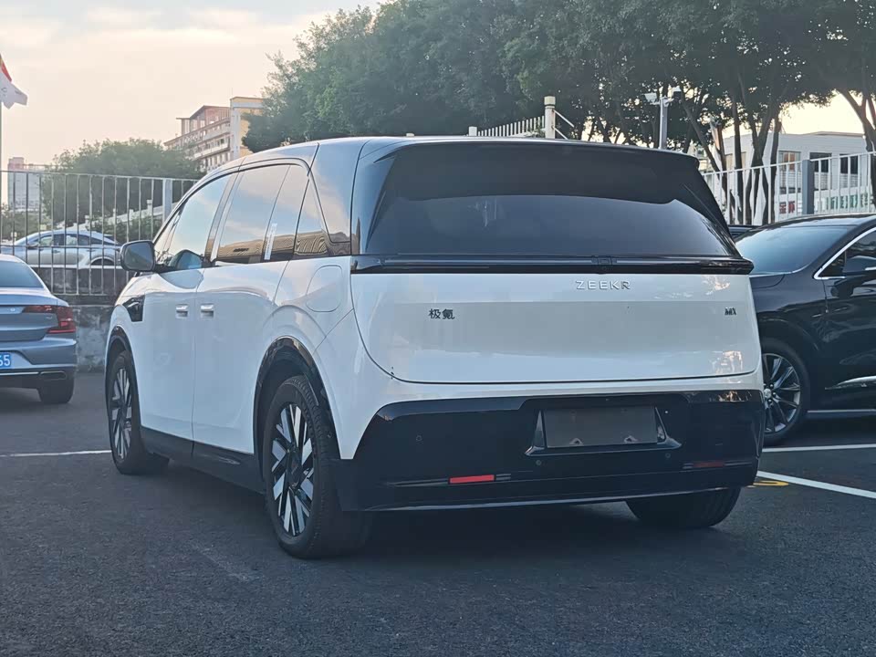 Zeekr MIX