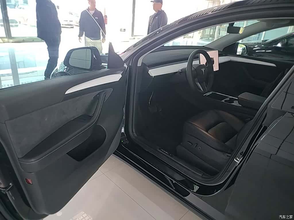 Tesla Model Y, 2023 16