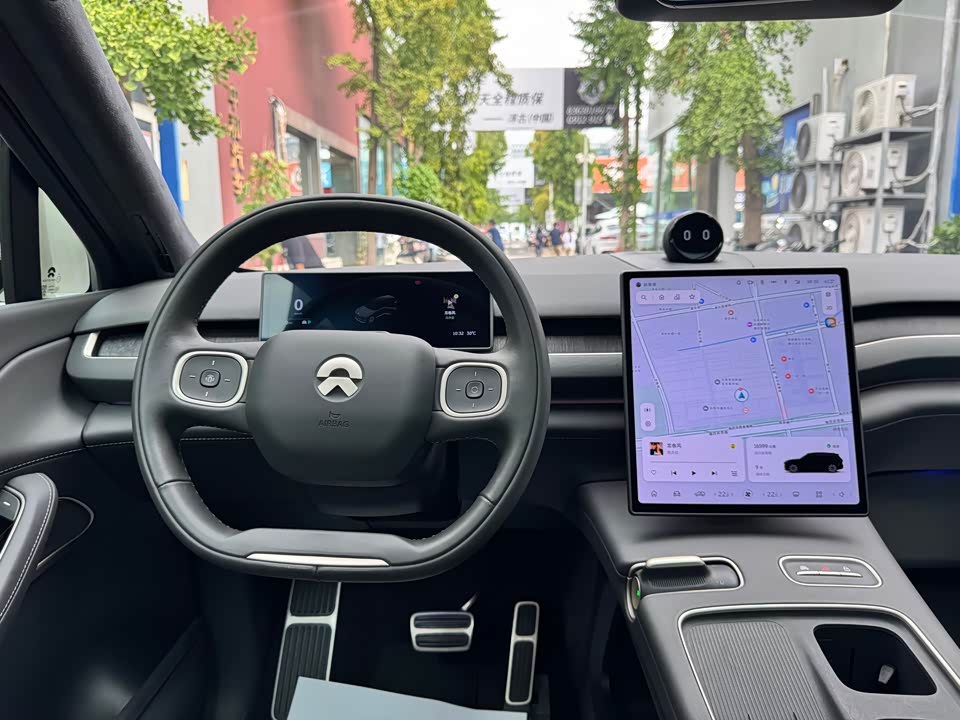 NIO ES8