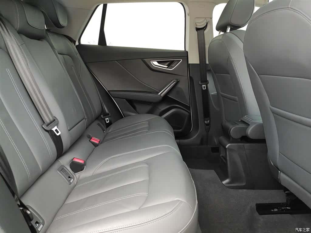 Audi Q2L, 2024 14