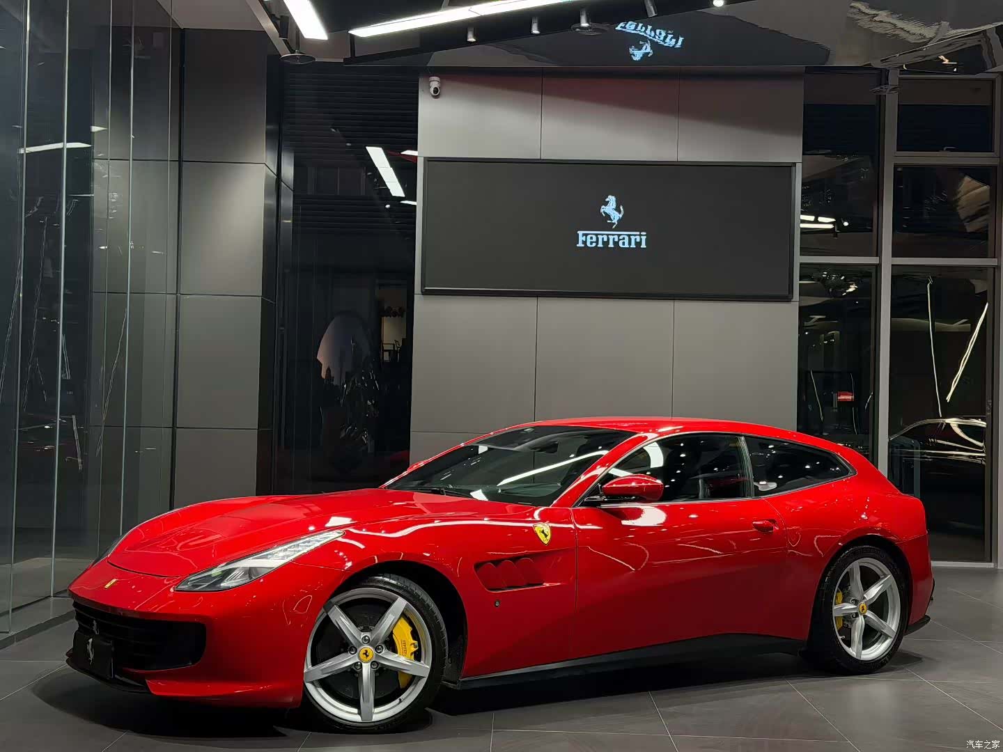 Ferrari GTC4Lus