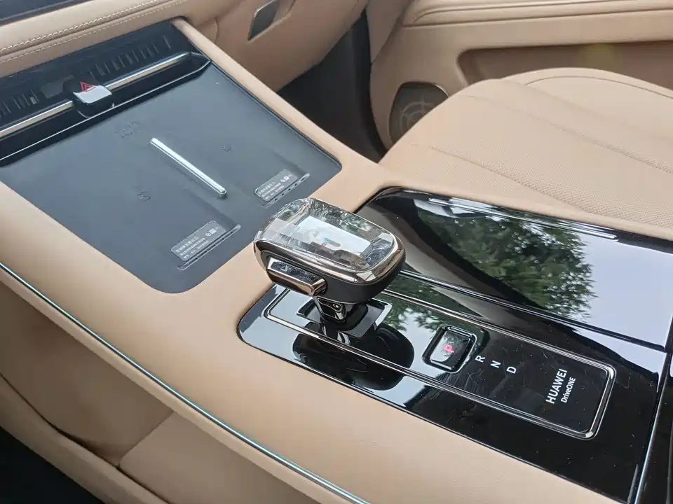 AITO Ask the world M7