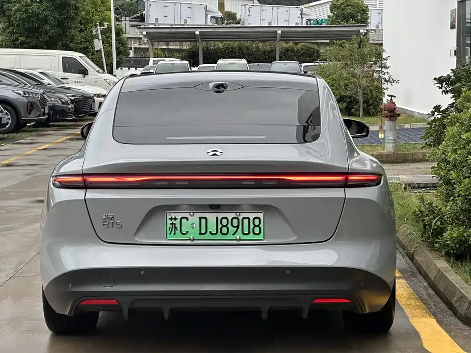 NIO ET5