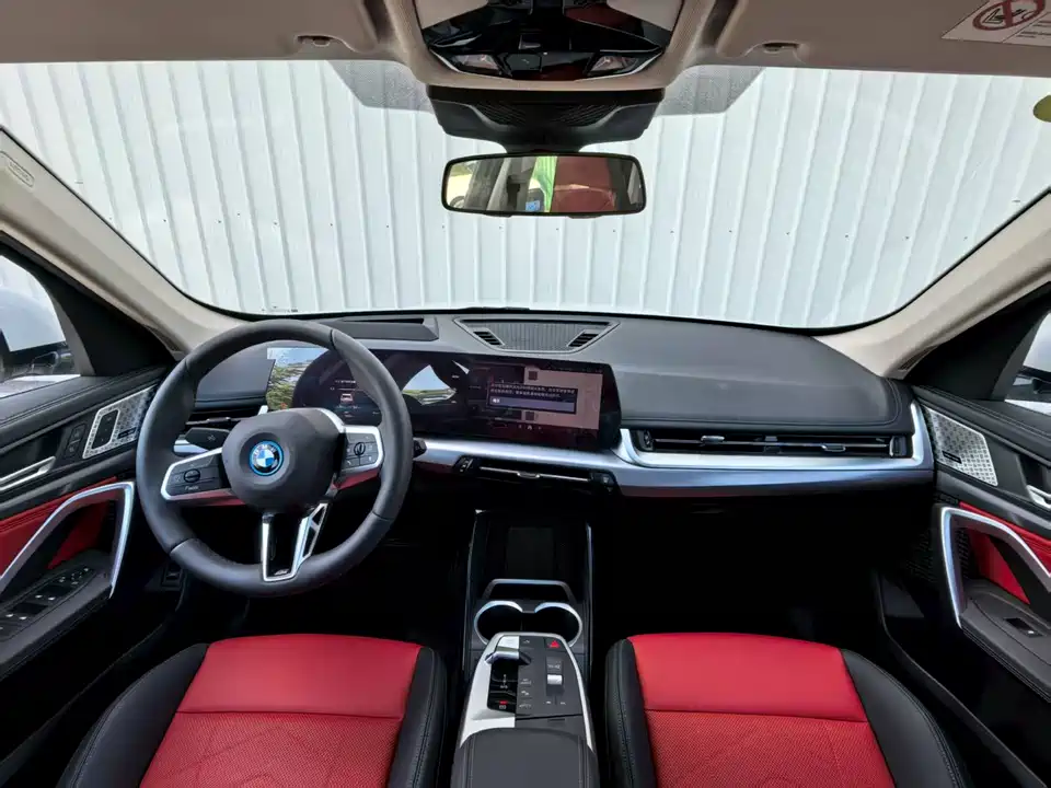 BMW iX1