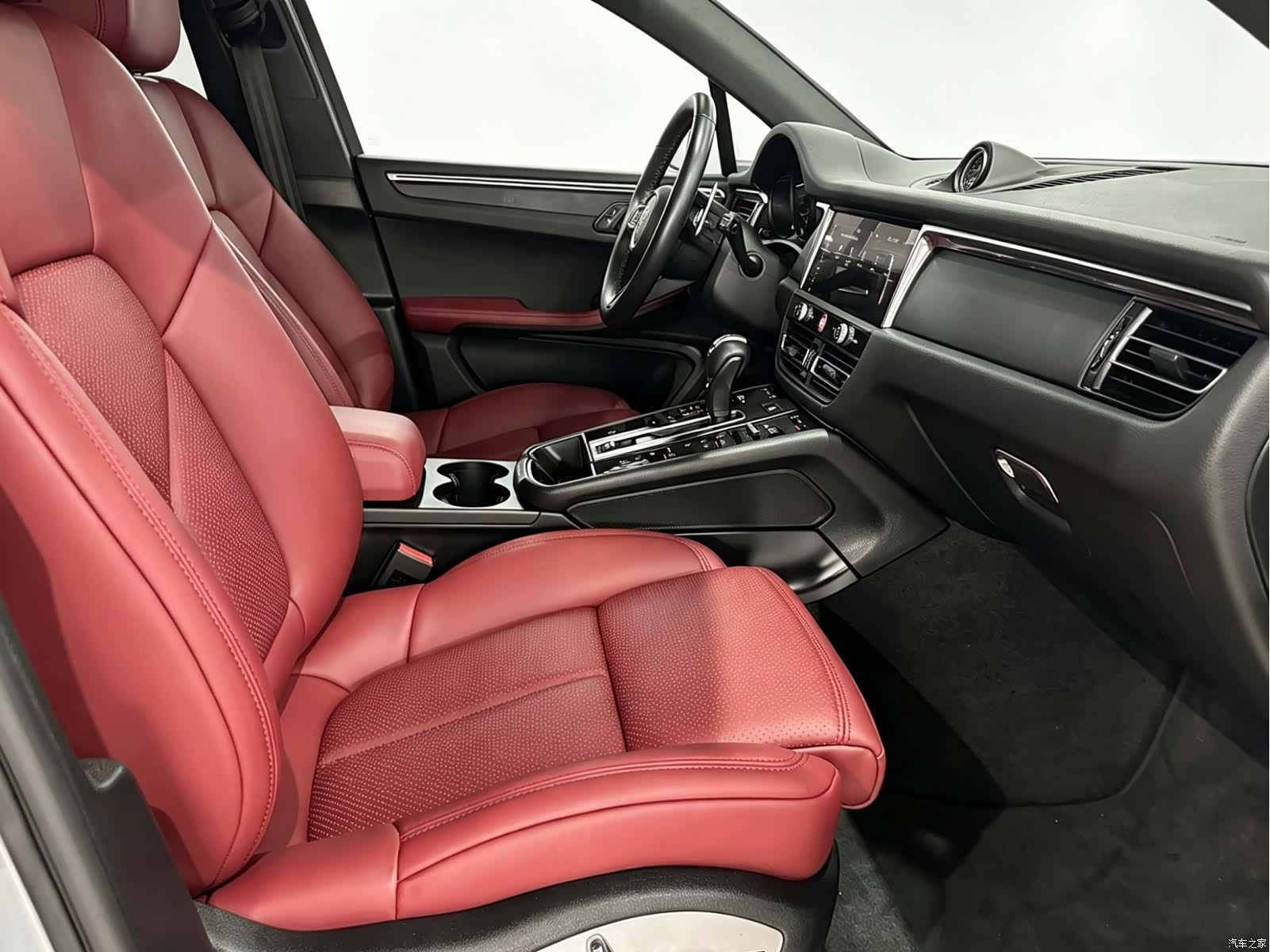 Porsche Macan, 2023 все фото