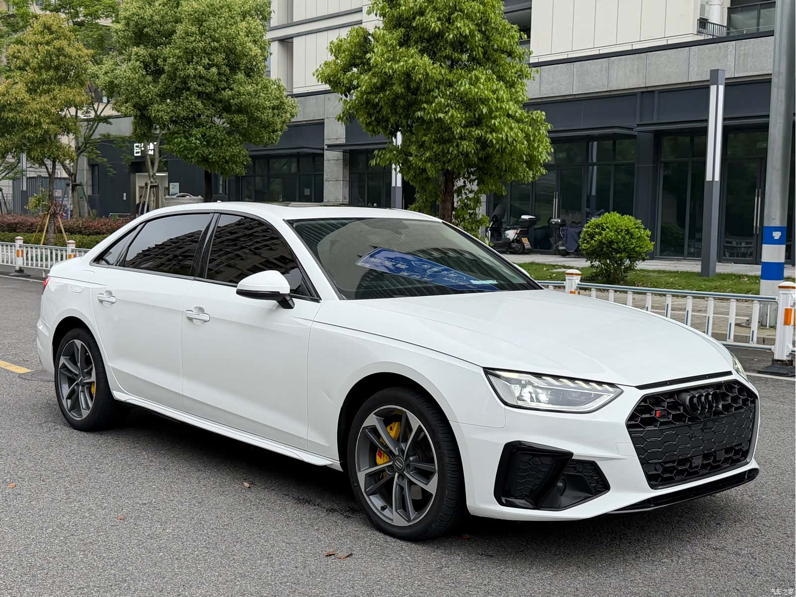 Audi A4L, 2021 3