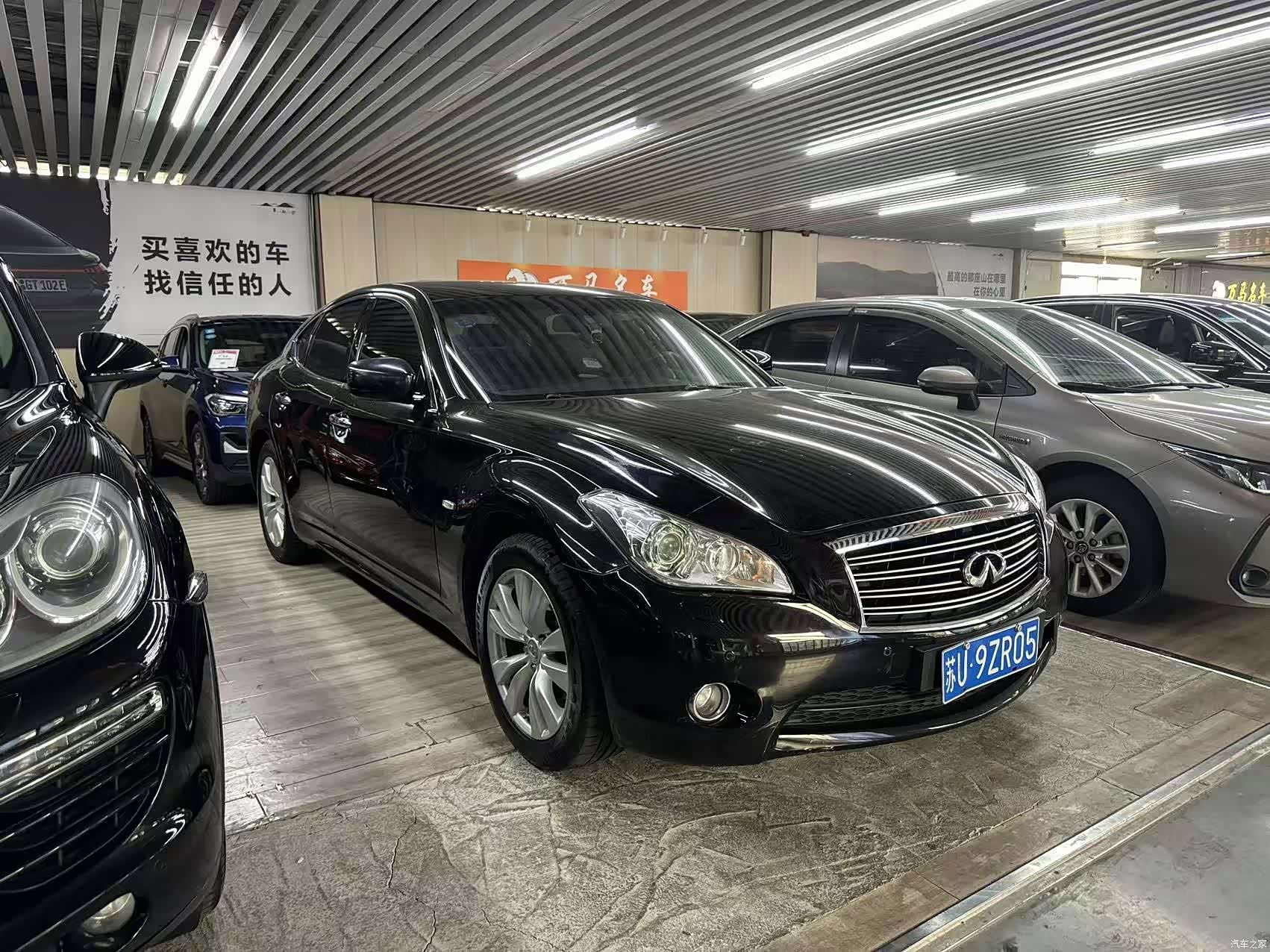 Infiniti Q70, 2012 3