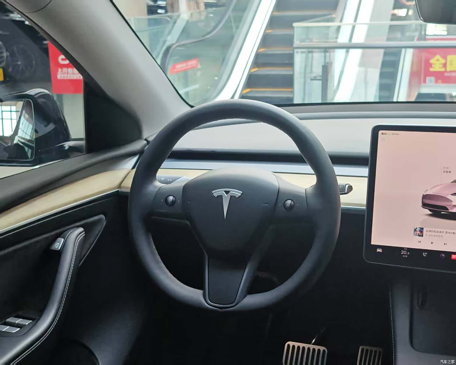 Tesla Model Y, 2023 10