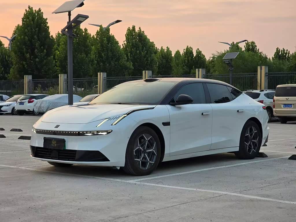 Lynk & Co 10
