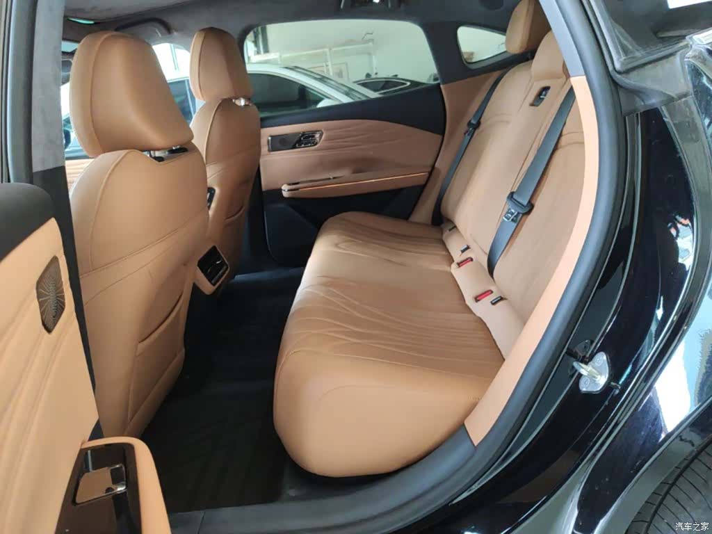 Geely 8, 2025 17