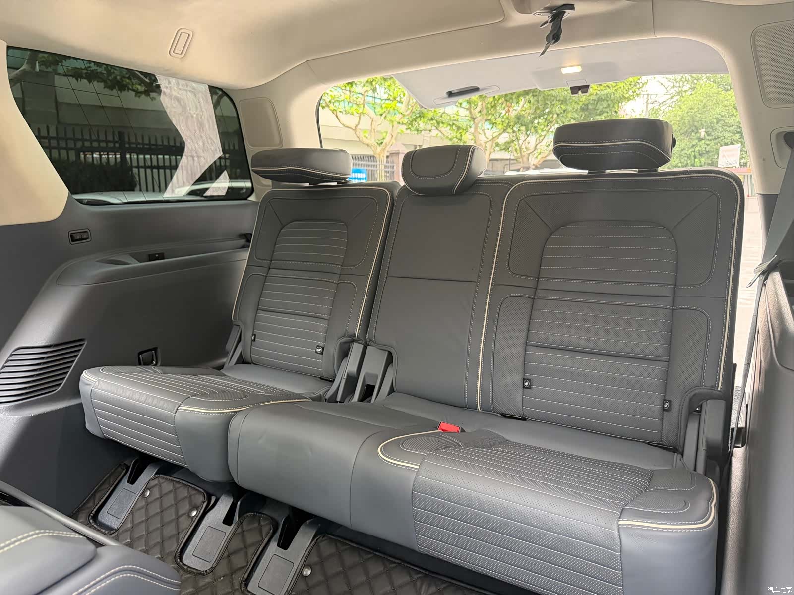 Lincoln Navigator, 2020 15