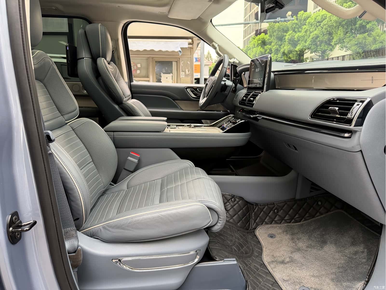Lincoln Navigator, 2020 27