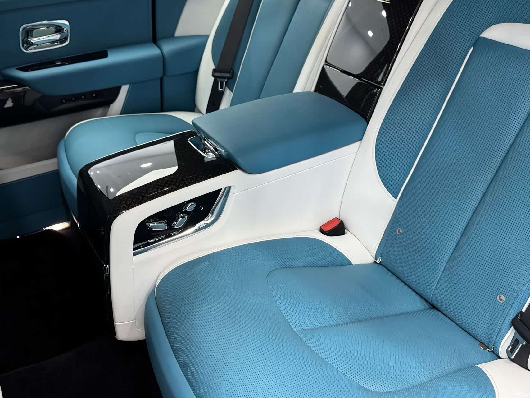 Rolls-Royce Cullinan, 2022 19