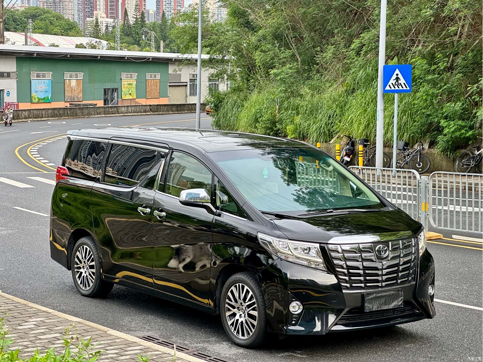 Toyota Alphard, 2018 3
