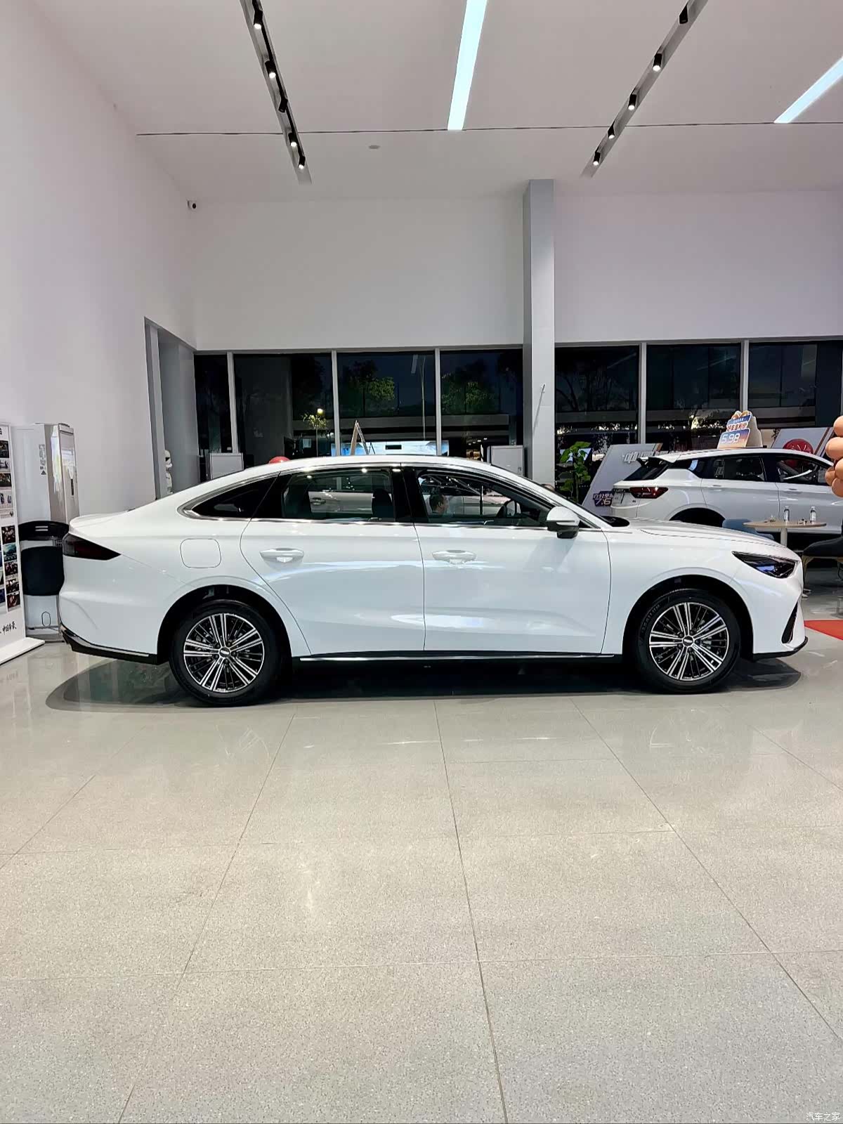 Geely Emgrand, 2025 9
