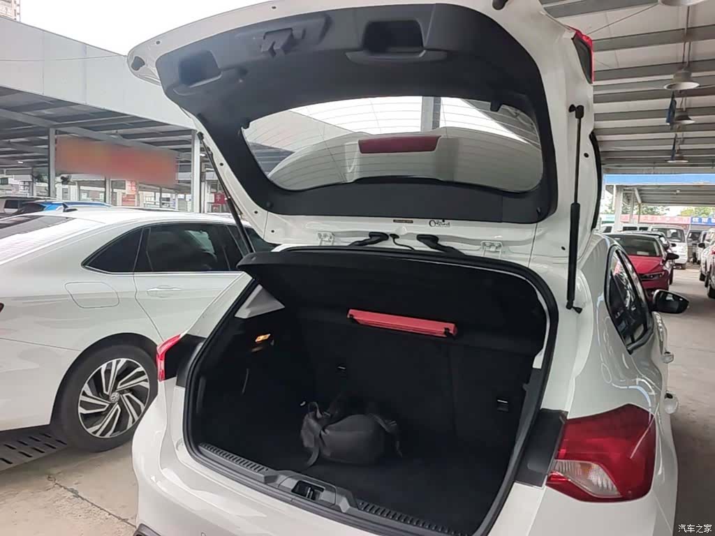 Ford Focus, 2022 19