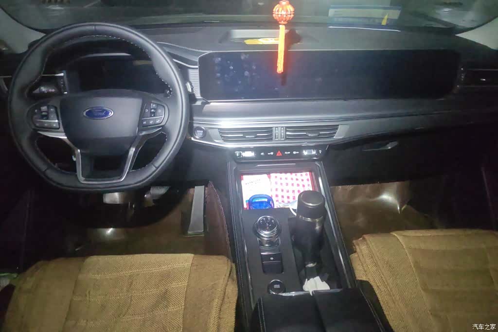 Ford Explorer, 2025 12