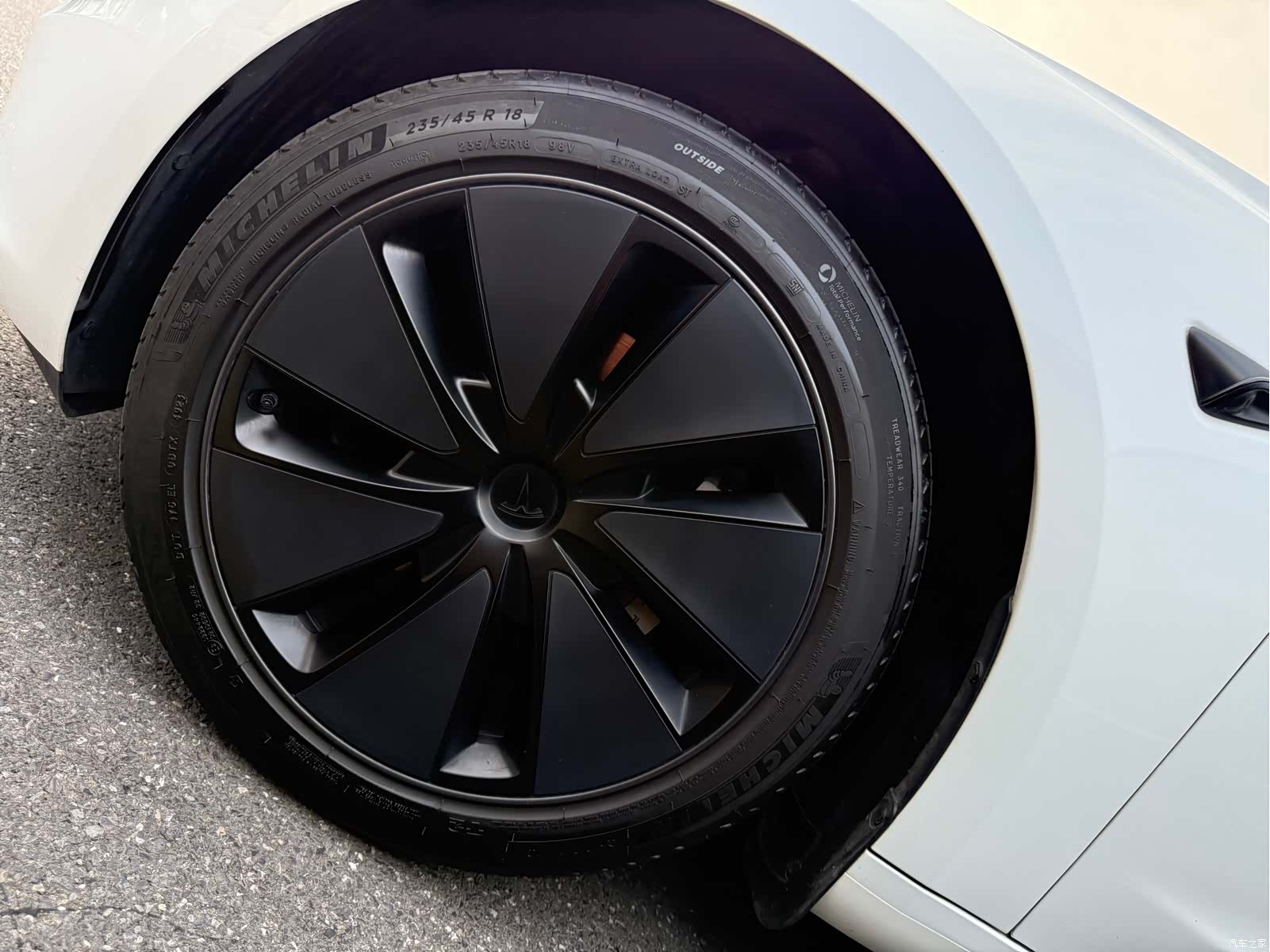 Tesla Model 3, 2024 18