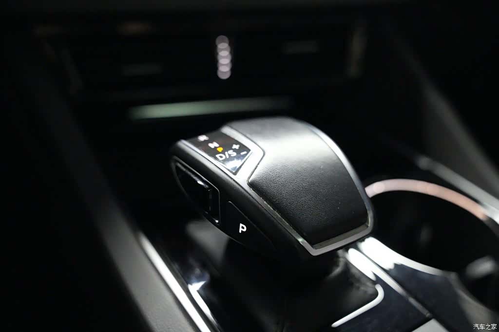 Volkswagen Touareg, 2022 10