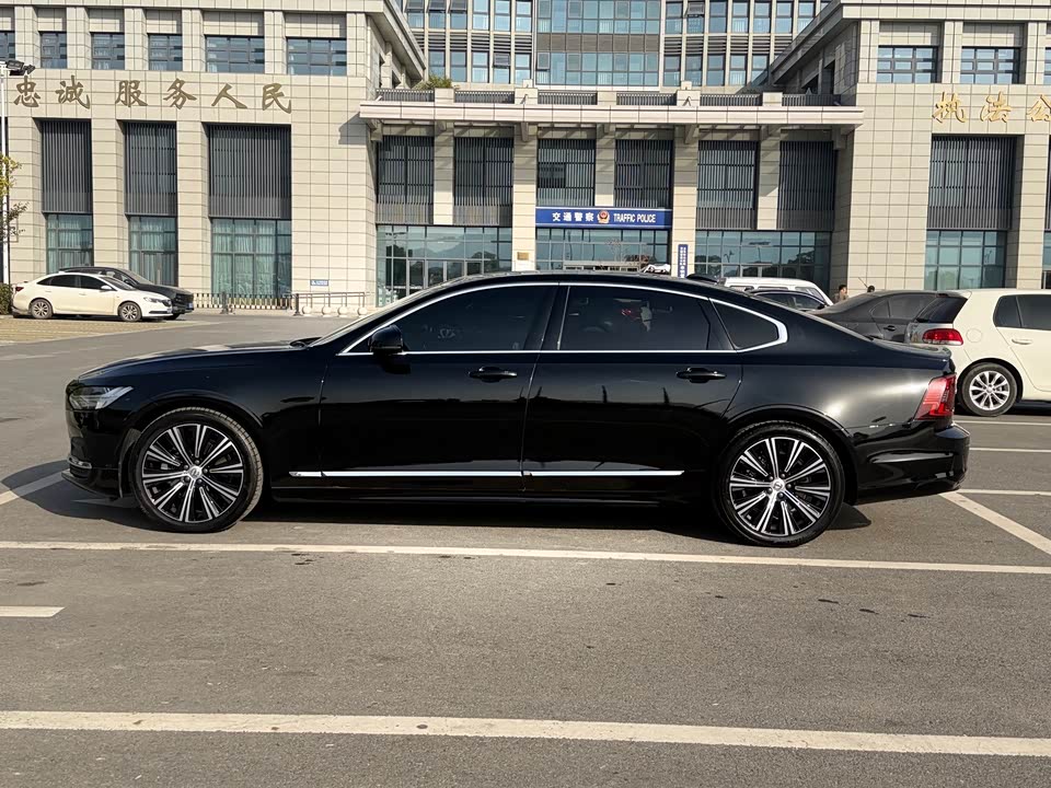 Volvo S90