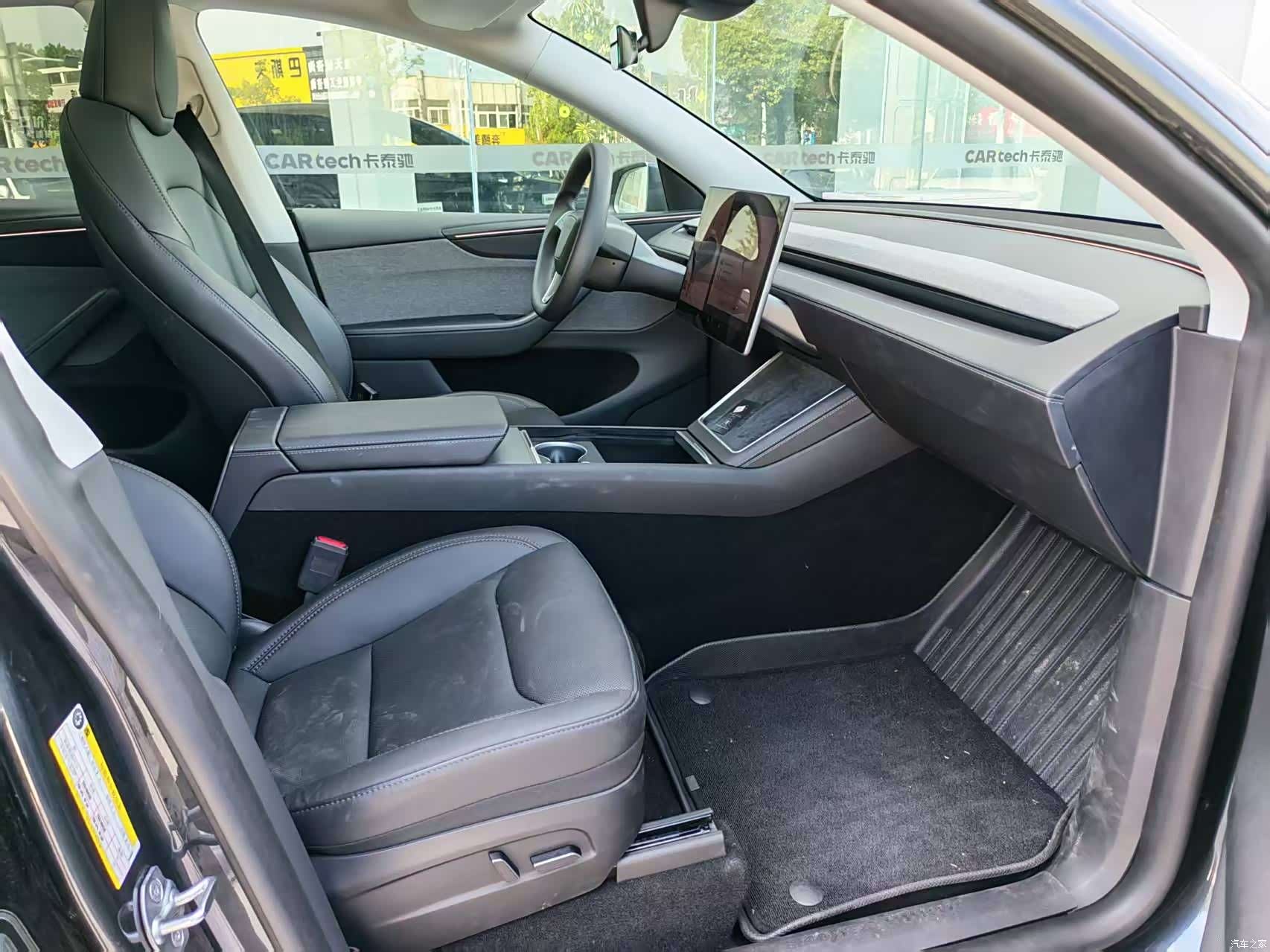 Tesla Model Y, 2025 8