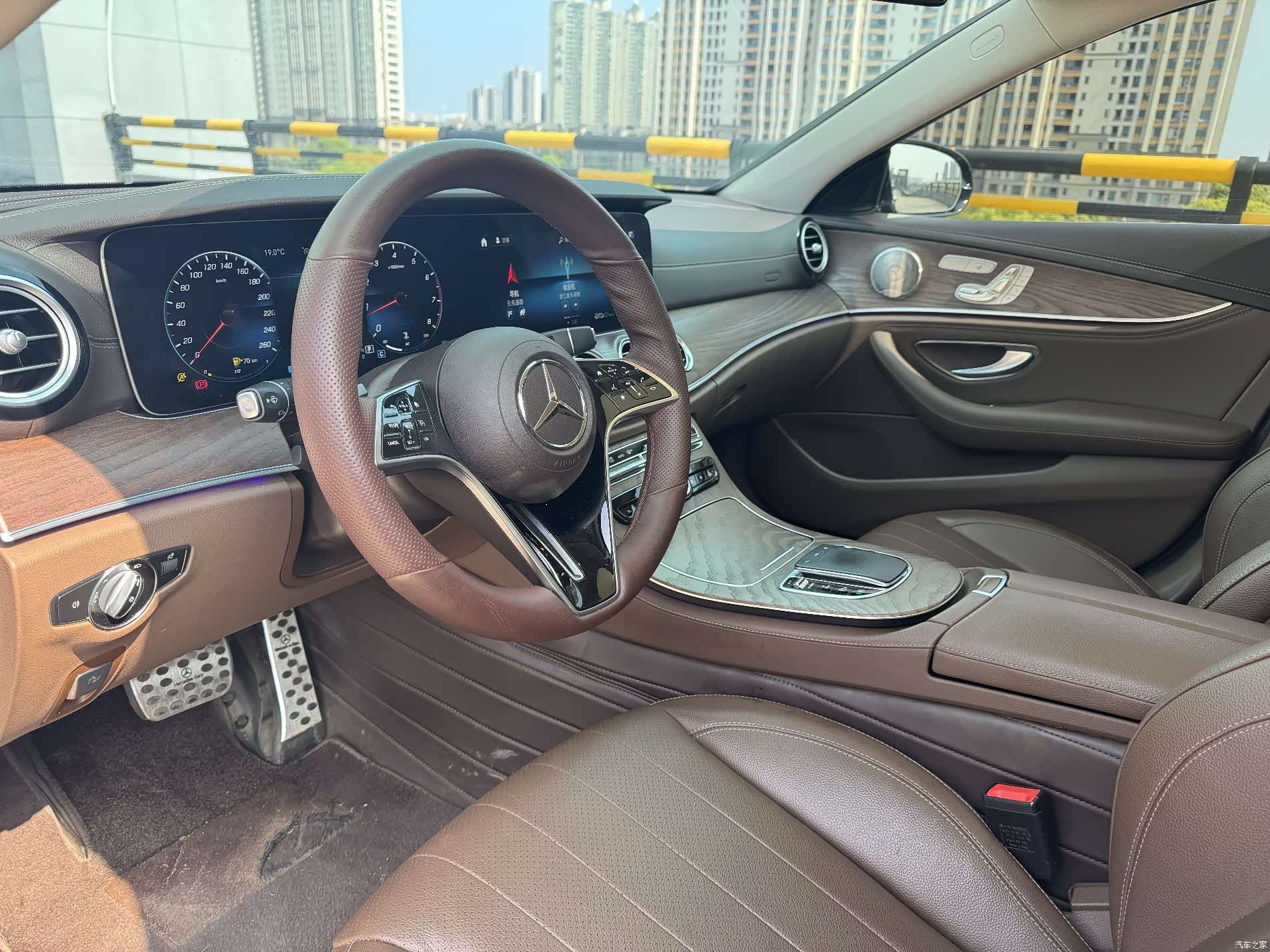 Mercedes-Benz E-Class, 2023 11