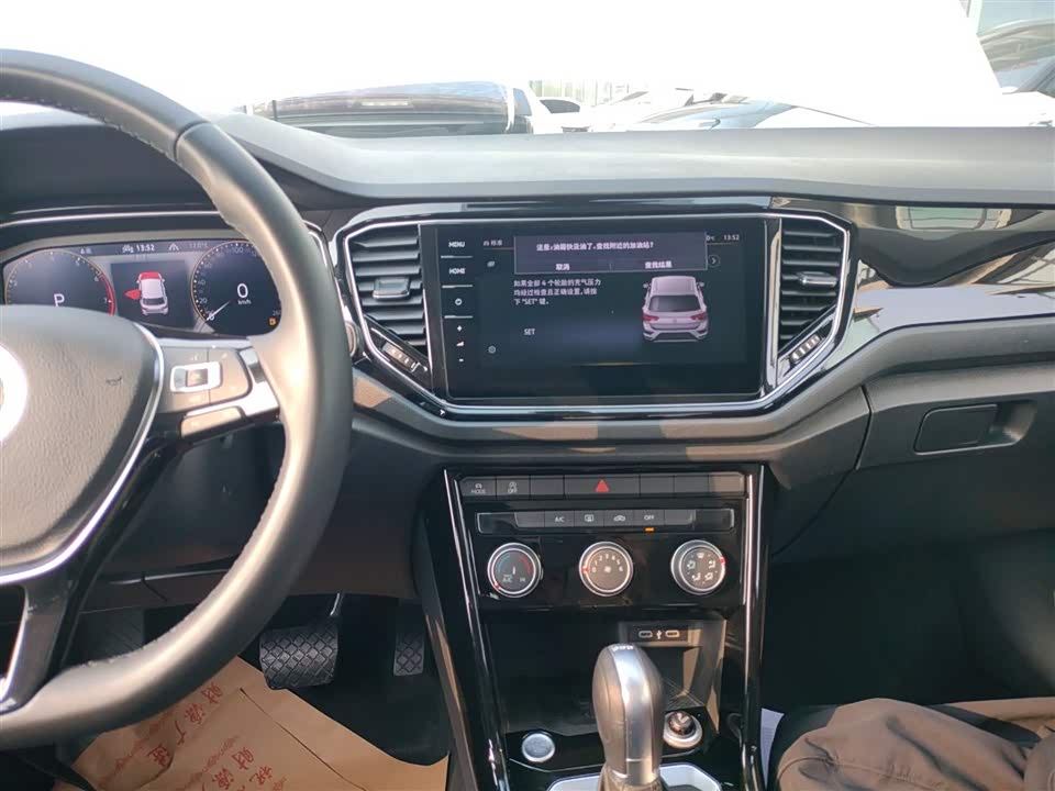 Volkswagen T-ROC exploring Songs