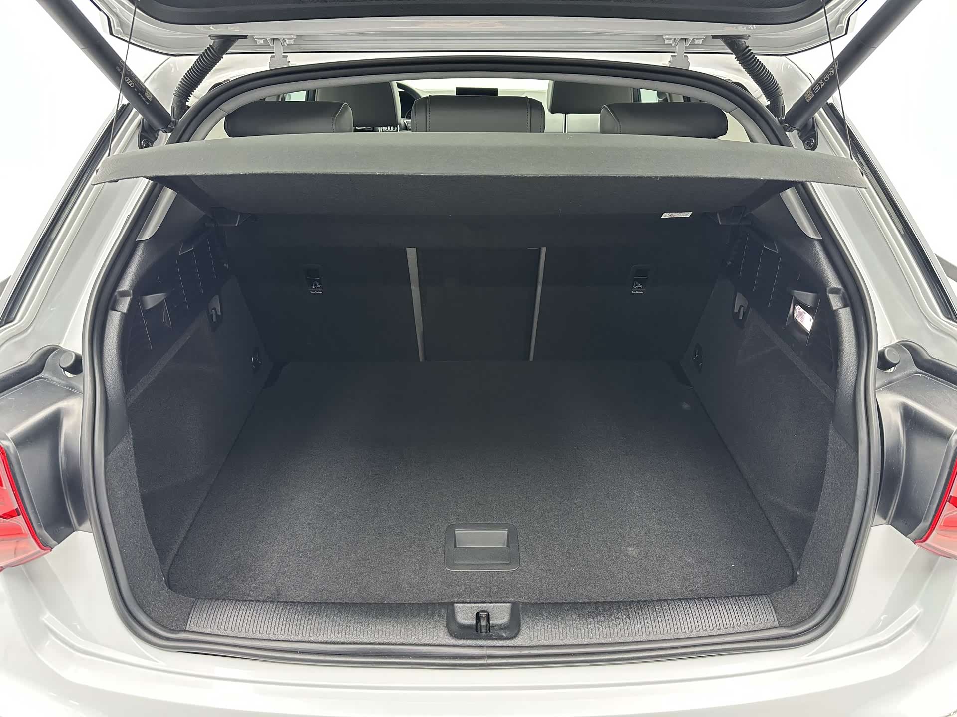 Audi Q2L, 2023 18