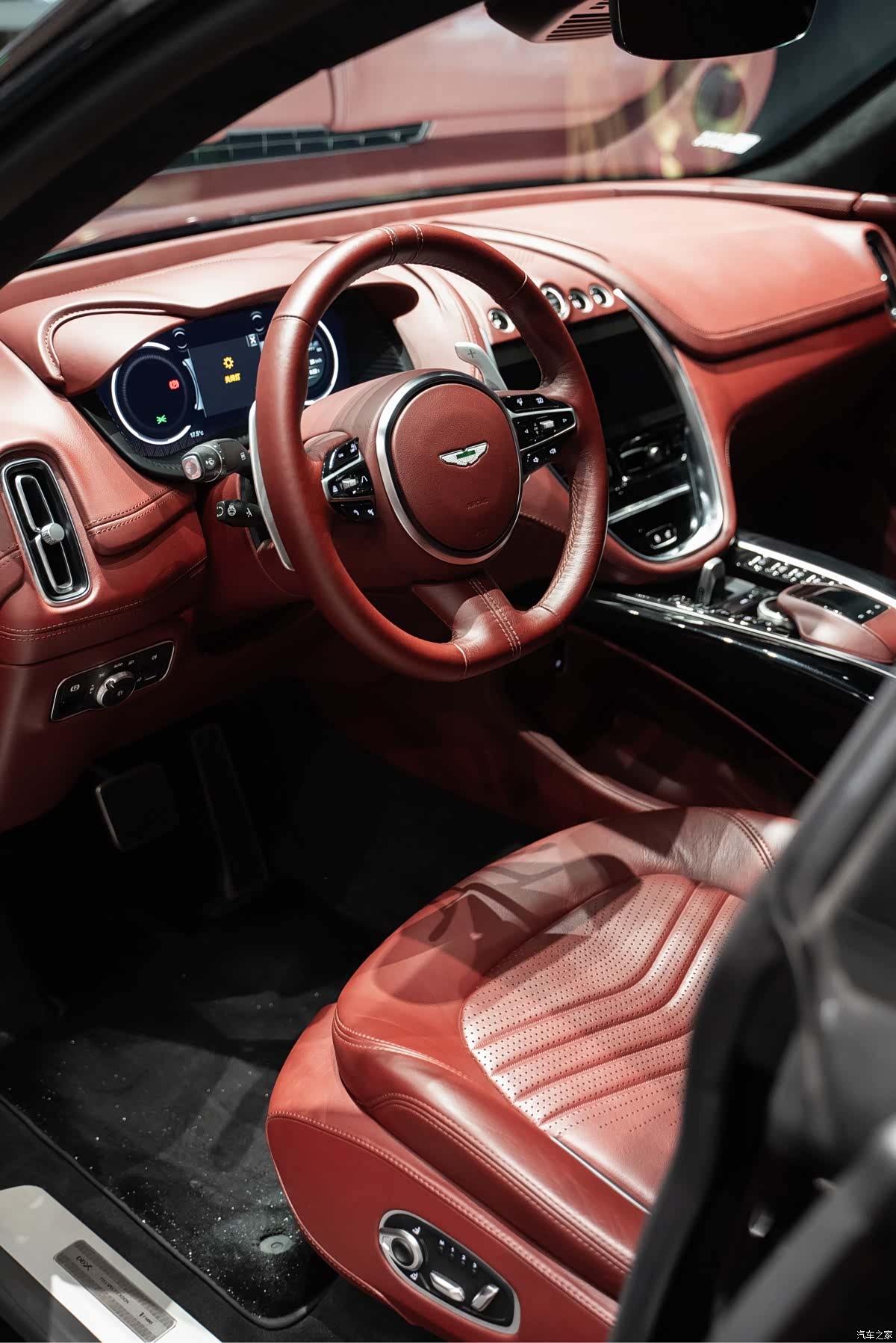 Aston Martin DBX, 2021 21