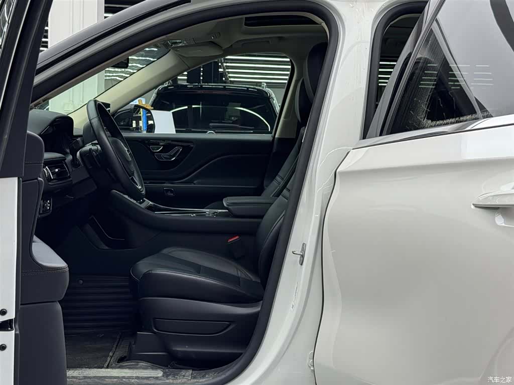 Lincoln Aviator, 2023 6