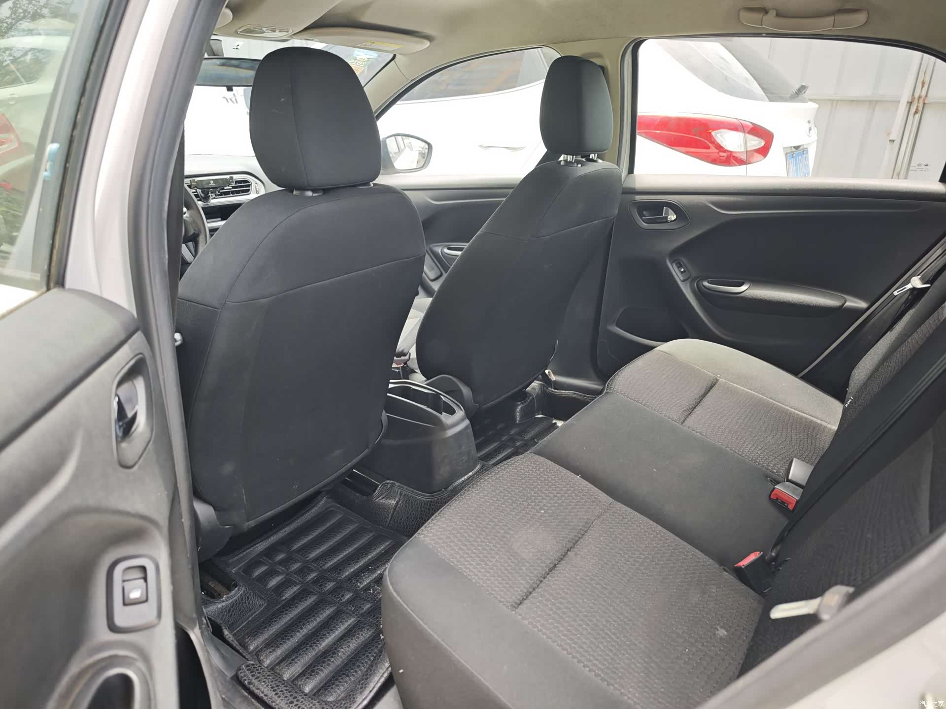 Peugeot 301, 2014 7