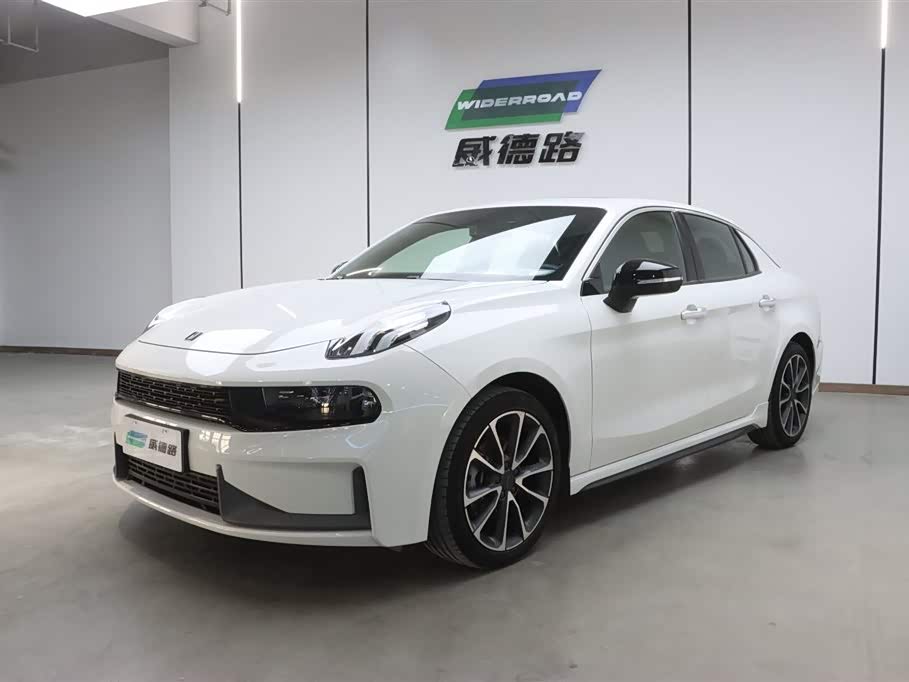 Lynk & Co 03