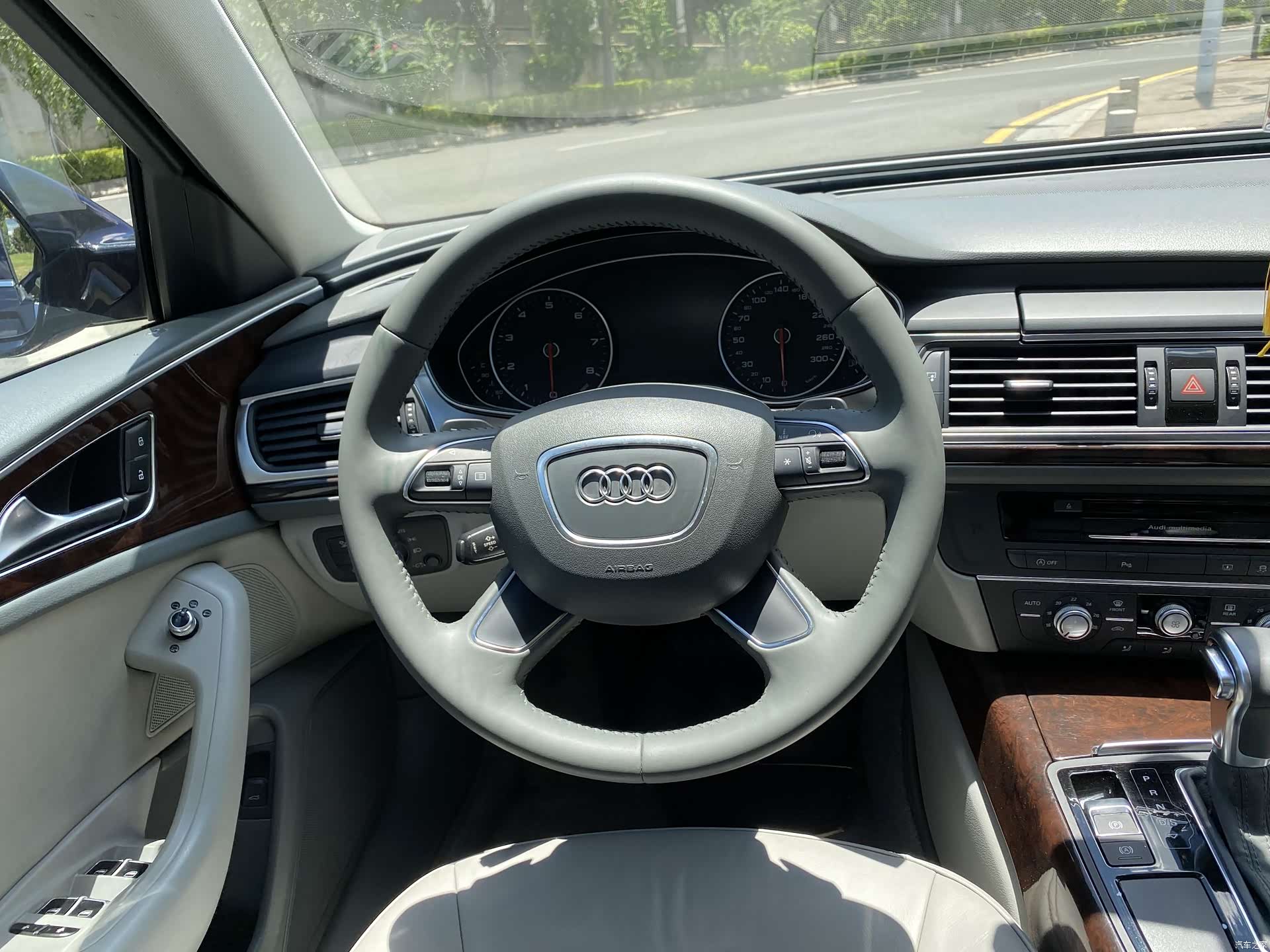 Audi A6L, 2014 22