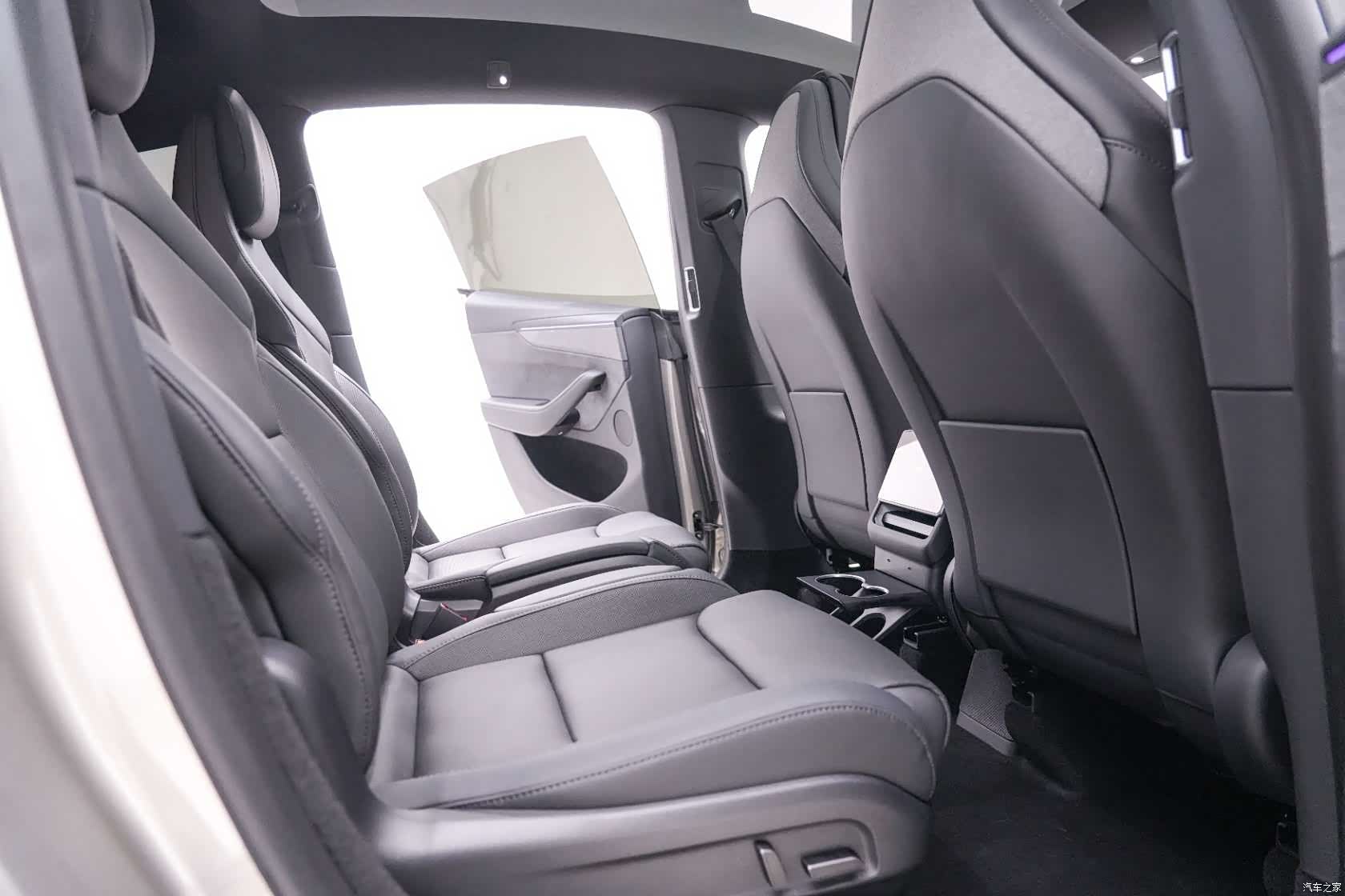 Tesla Model Y, 2026 22