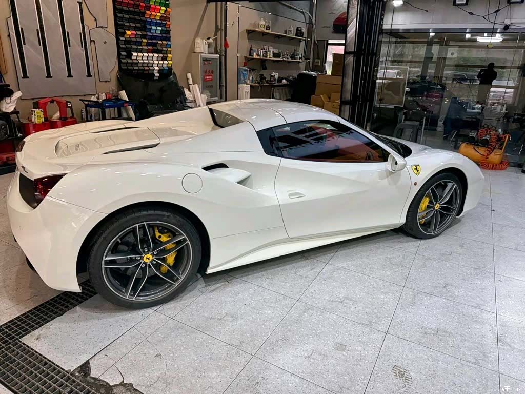Ferrari 488, 2018 4
