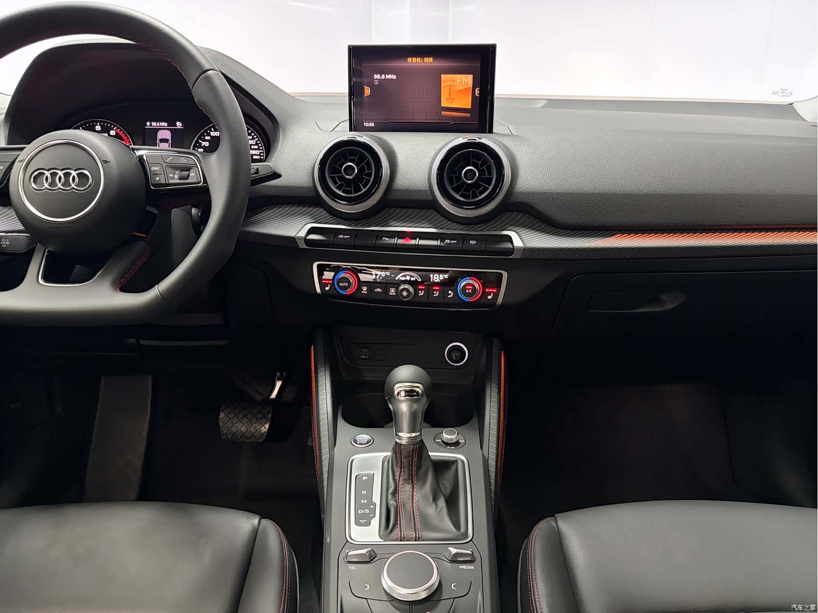 Audi Q2L, 2023 9